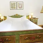 Schwarzer Adler Szálloda 4*