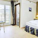 Hotel Schwarzer Adler 4*