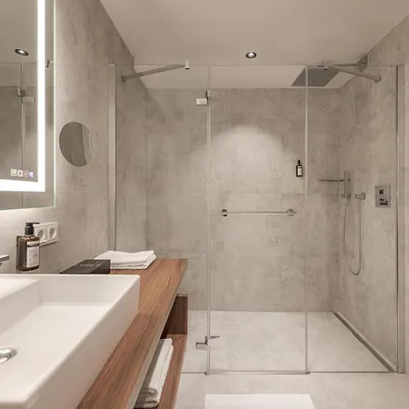 Hotell Schwarzer Adler 4*