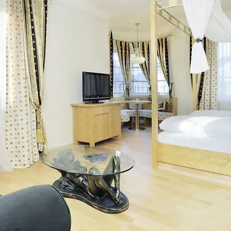 Hotel Schwarzer Adler 4*
