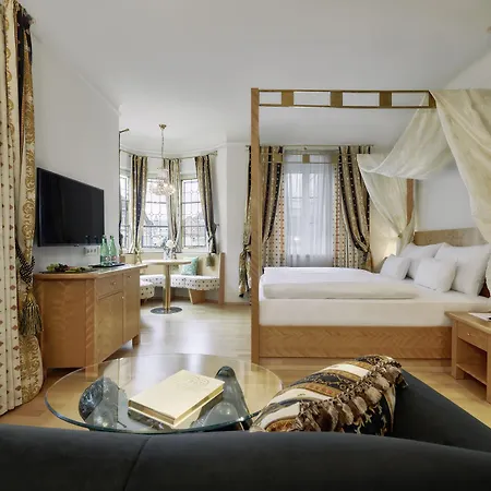 Schwarzer Adler Отель 4*