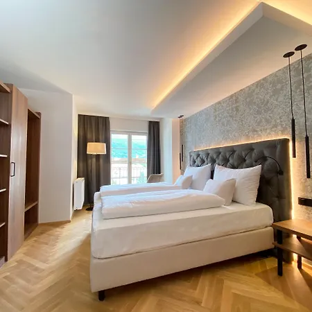 Schwarzer Adler Отель 4*