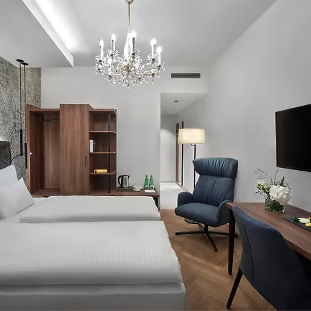 Hotel Schwarzer Adler 4*