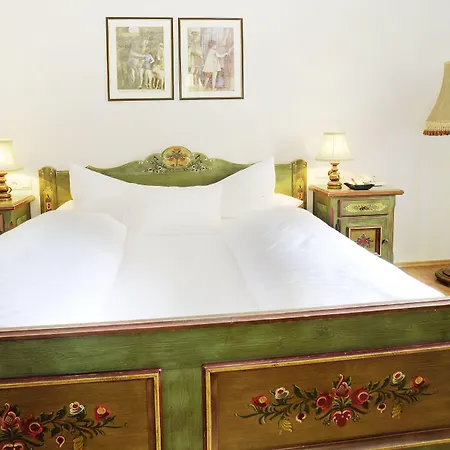 Schwarzer Adler Otel 4*