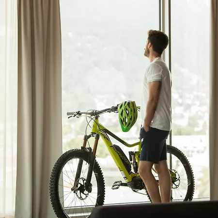 Otel Schwarzer Adler 4*