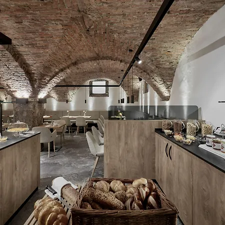 Schwarzer Adler Hotel 4*