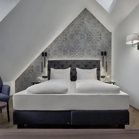 Schwarzer Adler Otel 4*