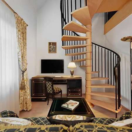 Schwarzer Adler Hotel 4*