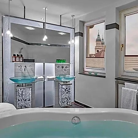 Hotel Schwarzer Adler 4*