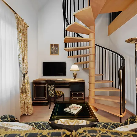 Hotel Schwarzer Adler 4*