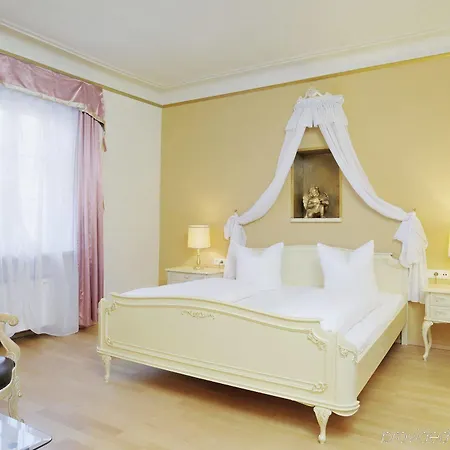 Schwarzer Adler Отель 4*