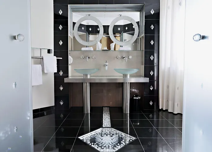 فندق شوارزر أدلر 4*