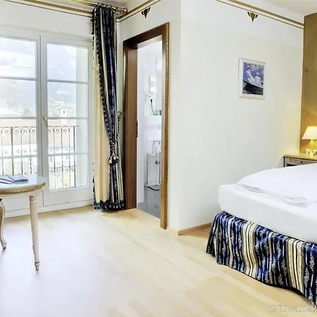 Hotell Schwarzer Adler 4*